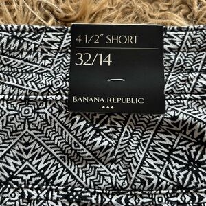 *Banana Republic Black & White Geometric Women’s Bermuda Shorts Classic Size 14